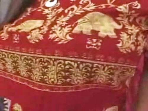 Jaunutė su tatuiruot ...