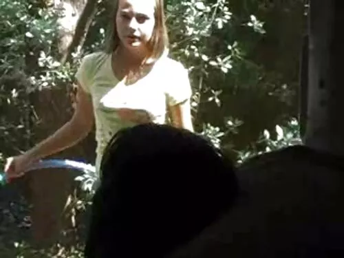 Maža brunetė ant man ...