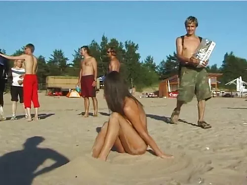 Nuoga bailė pirmiaus ...