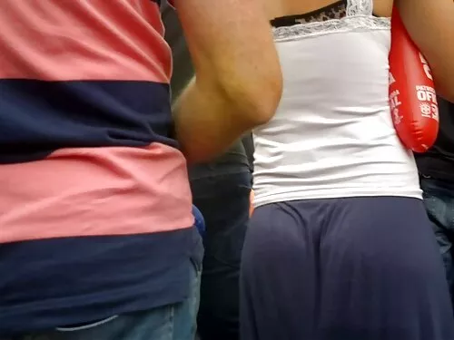 Vedęs jauną ožką juo ...