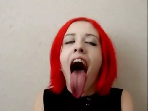 Brunetė manė, kad ja ...