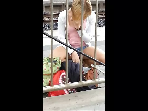 Puošni įdegusi mama  ...